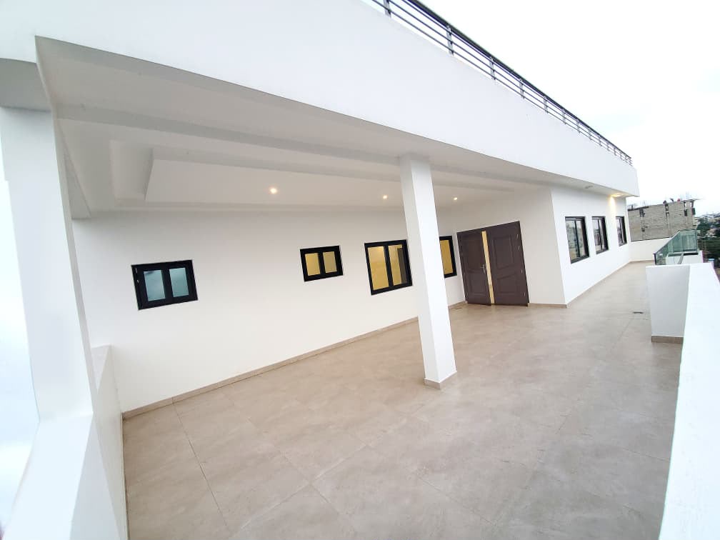 Open SPACE Hall à Louer à COTONOU CADJEHOUN