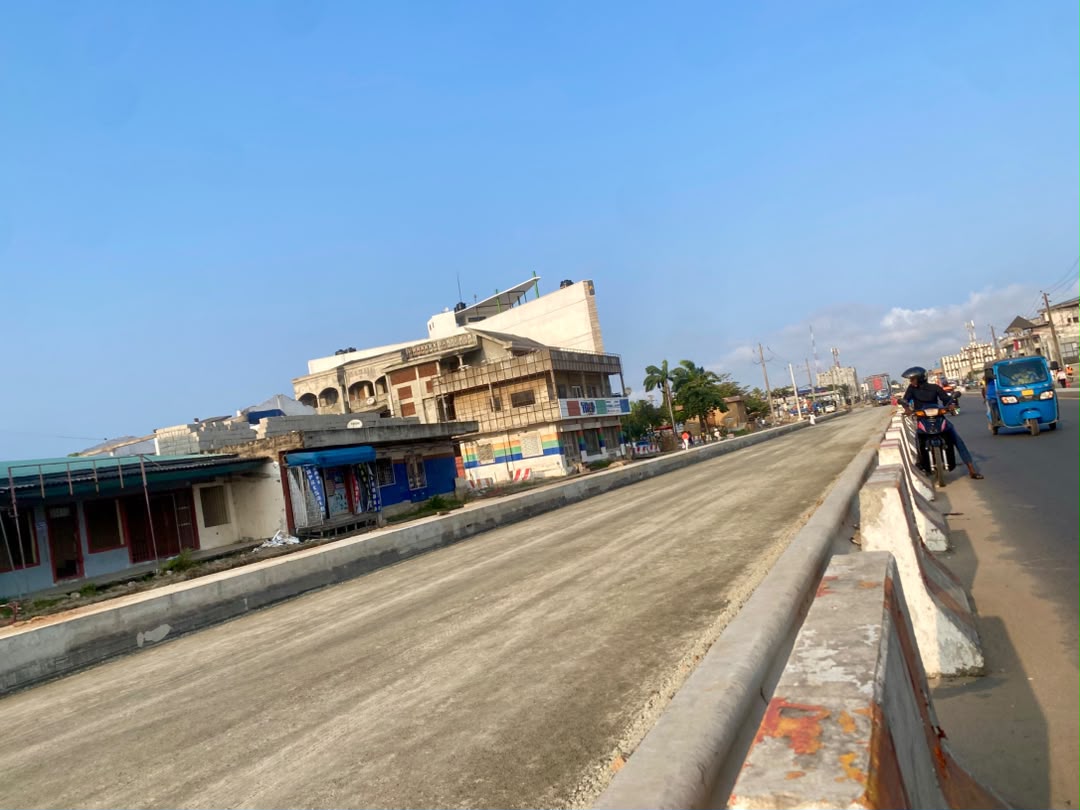 Parcelle à vendre au bord du goudron à Cotonou Vèdoko