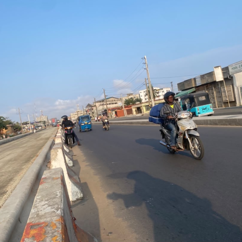 Parcelle à vendre au bord du goudron à Cotonou Vèdoko