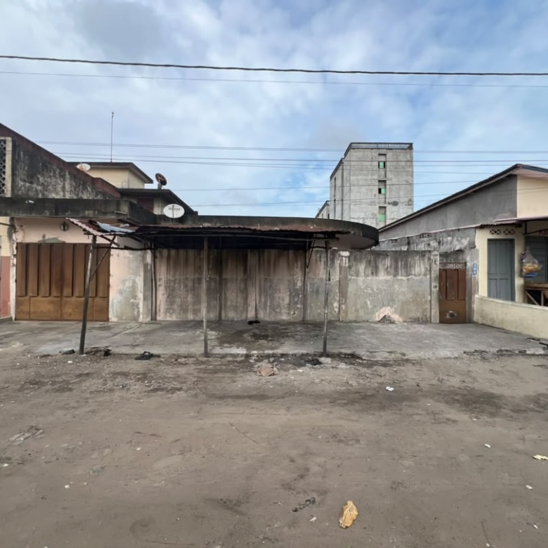 VILLA BASSE A VENDRE À COTONOU AKPAKPA SEGBEYA