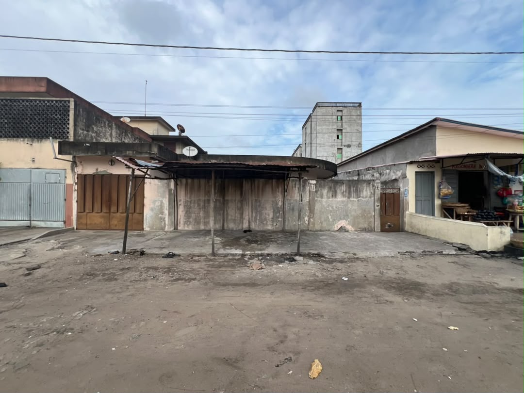 VILLA BASSE A VENDRE À COTONOU AKPAKPA SEGBEYA