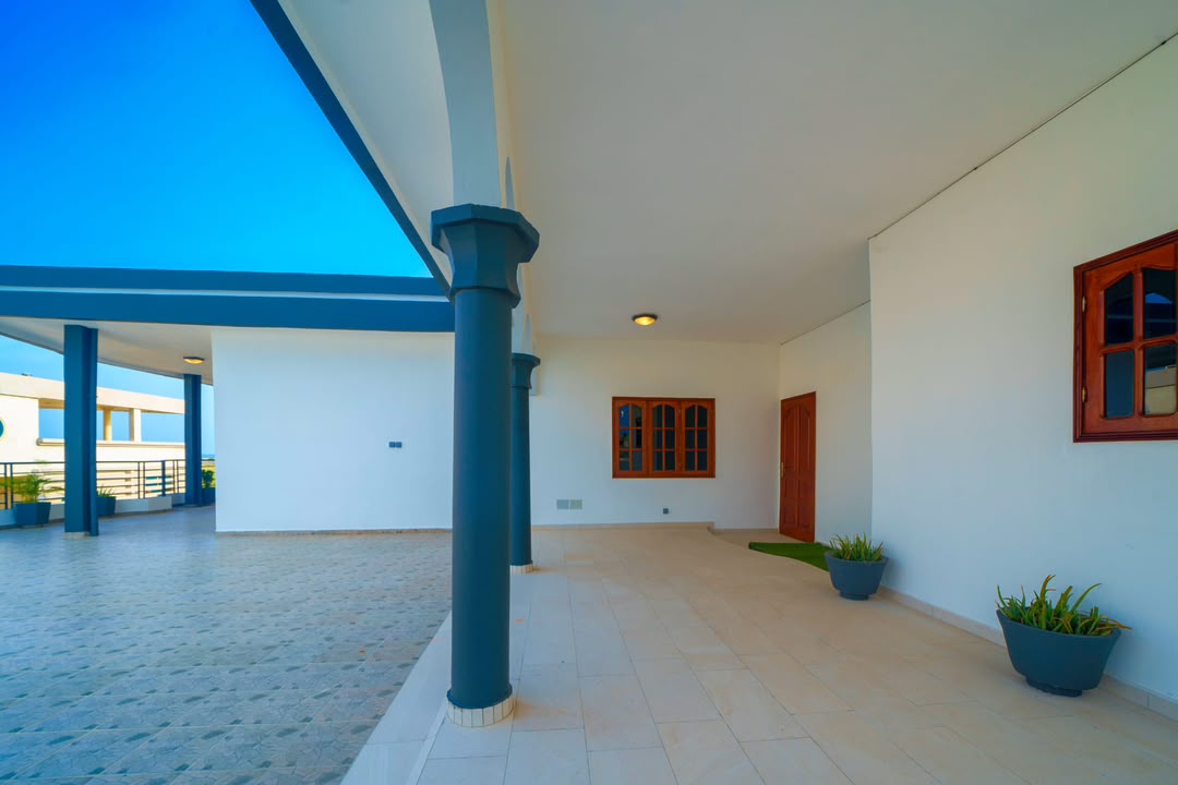 VILLA MEUBLÉE À LOUER À COTONOU FIDJROSSÈ PLAGE (28)
