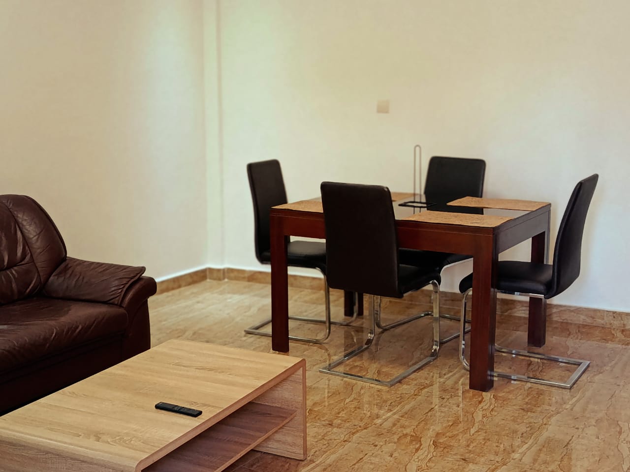 Appartement meublé à louer à Fidjrossè (29)