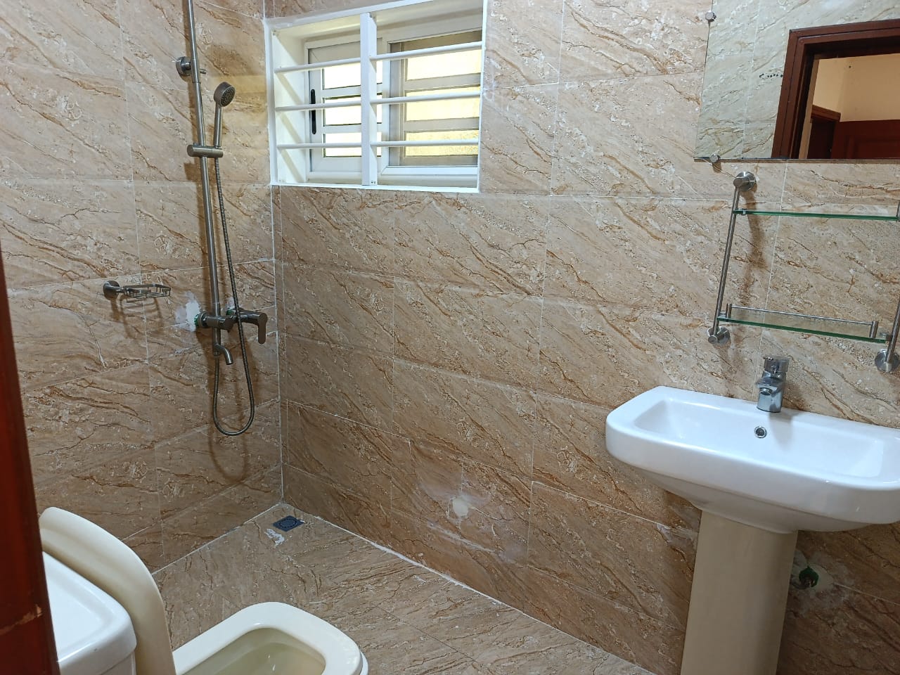 Appartement meublé à louer à Fidjrossè (9)