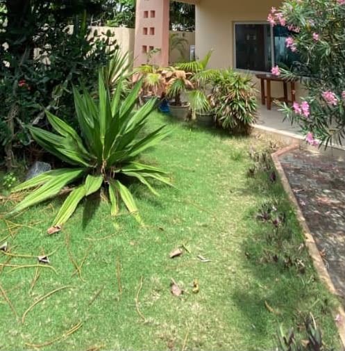 Villa semi meublée à louer à Cotonou Fidjrossè (84)