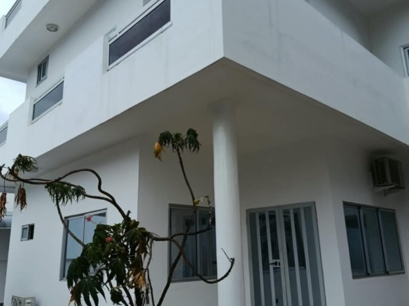 Villa triplex nouvelle construction à louer à Cotonou Fidjrossè (11)