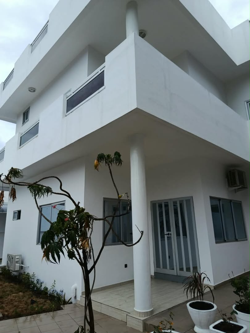 Villa triplex nouvelle construction à louer à Cotonou Fidjrossè (11)