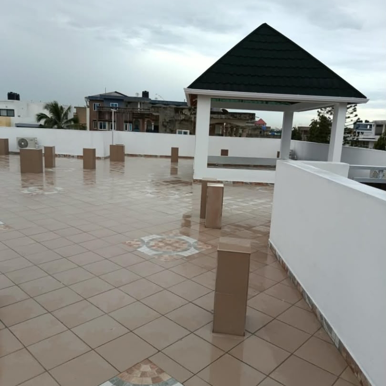 Villa triplex nouvelle construction à louer à Cotonou Fidjrossè (7)