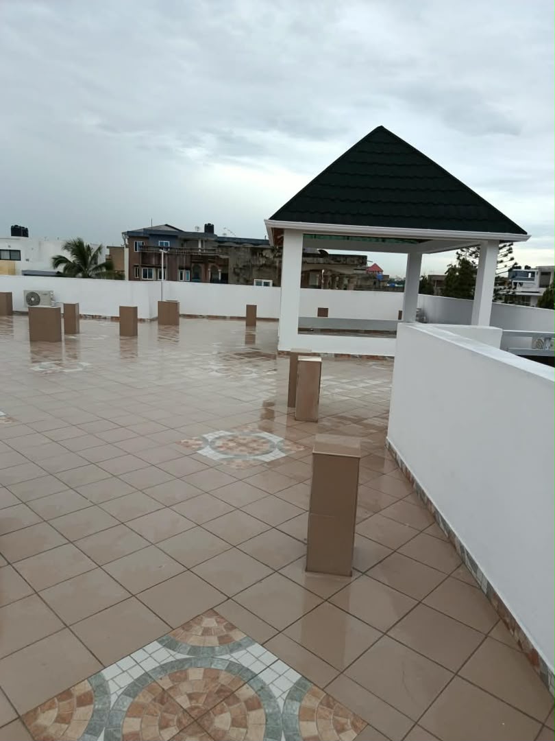 Villa triplex nouvelle construction à louer à Cotonou Fidjrossè (7)
