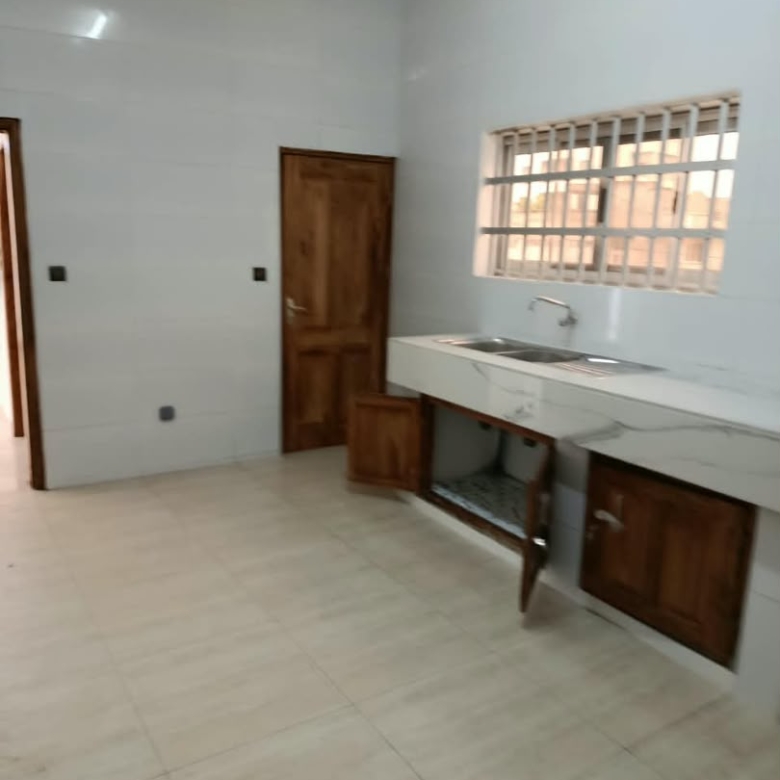 Villa triplex nouvelle construction à louer à Cotonou Fidjrossè (8)