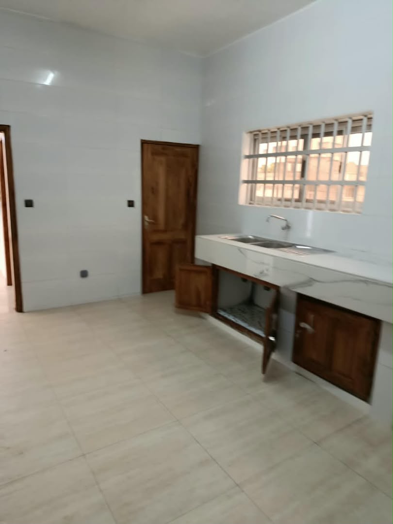 Villa triplex nouvelle construction à louer à Cotonou Fidjrossè (8)