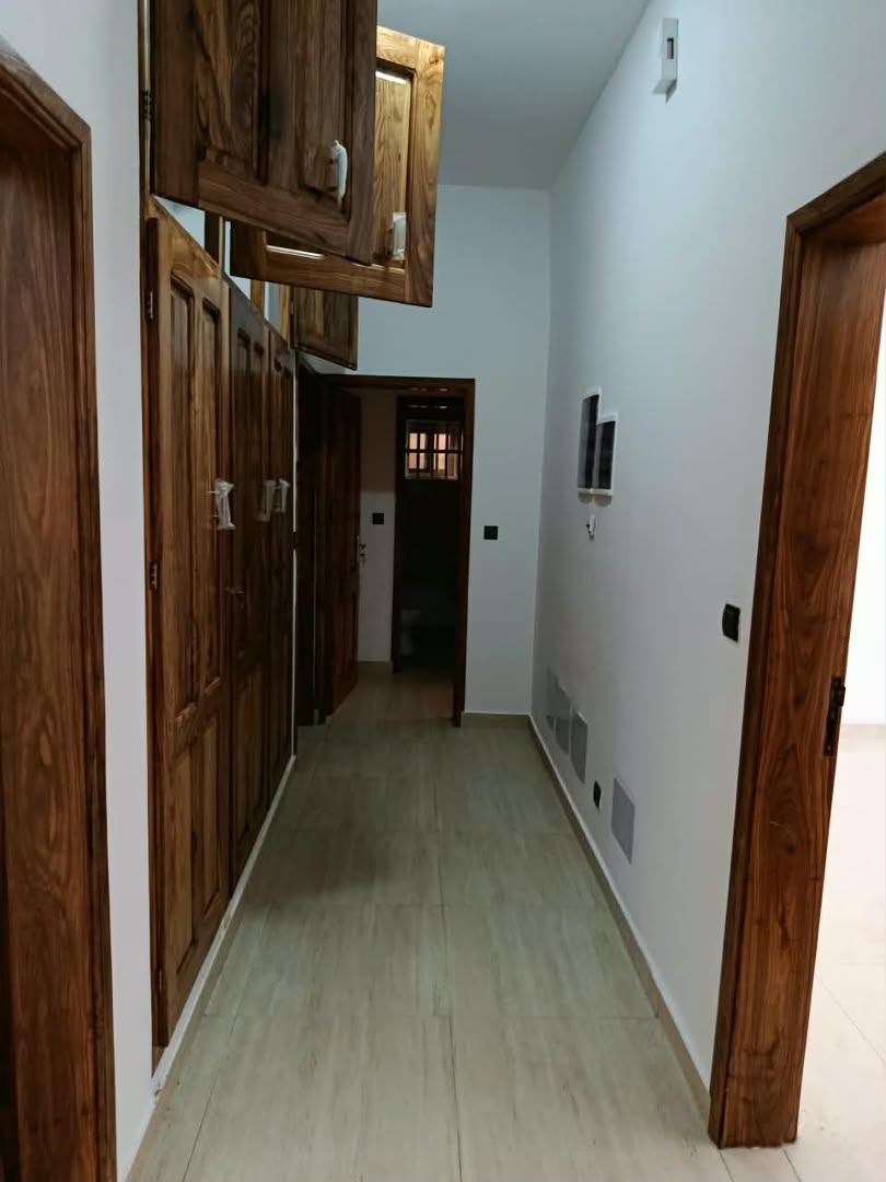 Villa triplex nouvelle construction à louer à Cotonou Fidjrossè (9)